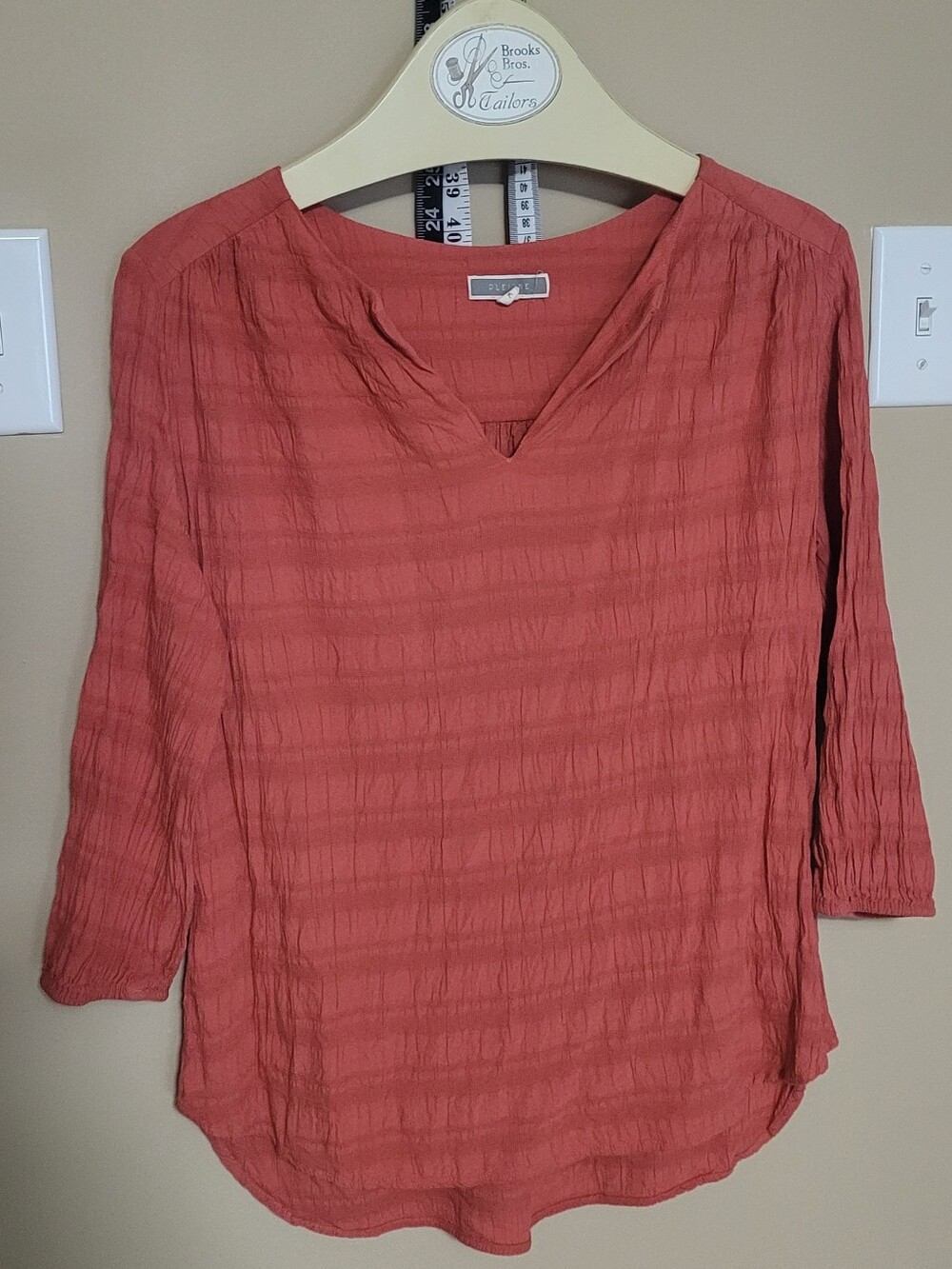 💚10 for $10💚 Bundle and save  Rust Textured V-Neck Top
